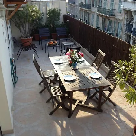 Apartment Centre Avec Terrasse *